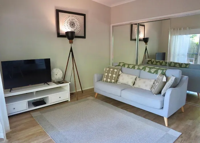 Beach Cottage On Cassia Avenue, Central Coolum Beach